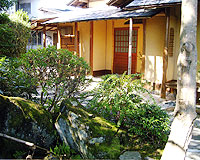 離れ